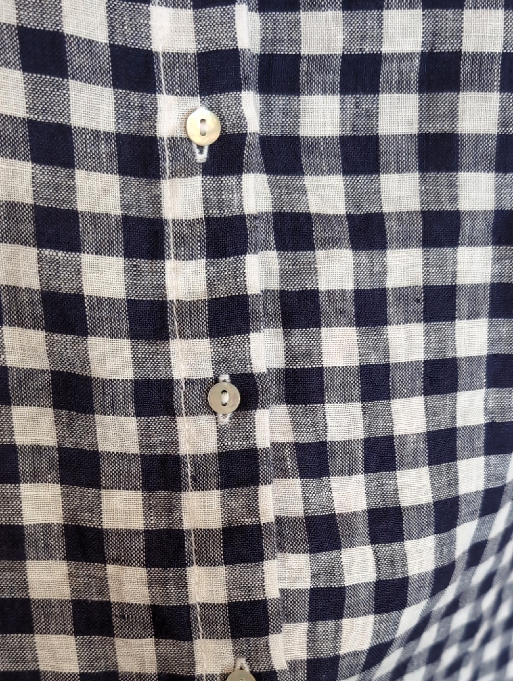 C&C California Button-Front Deep Navy and White Gingham Short-Sleeve Linen Top - Picture 7 of 7